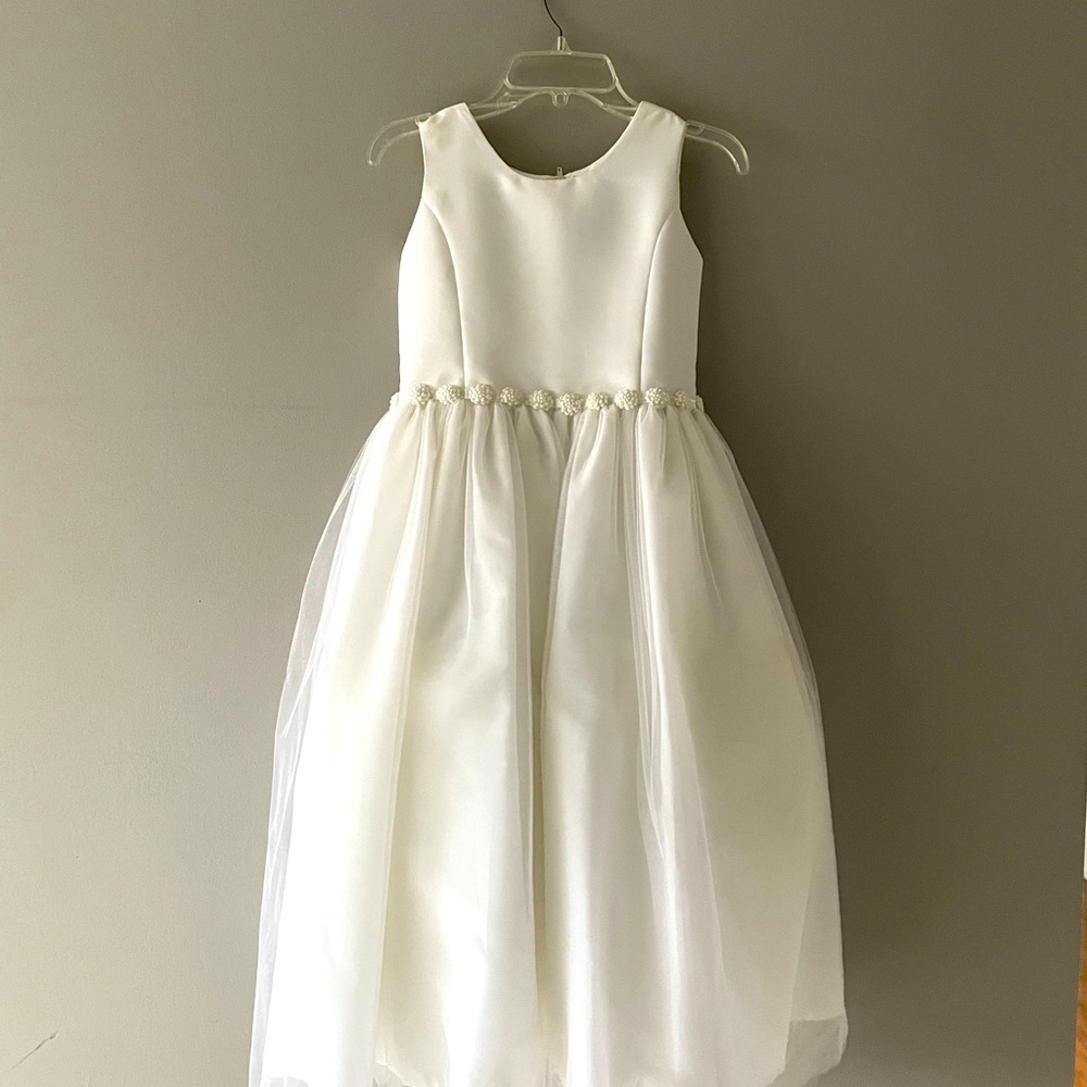 Girl's size 8 white sleeveless formal dress.